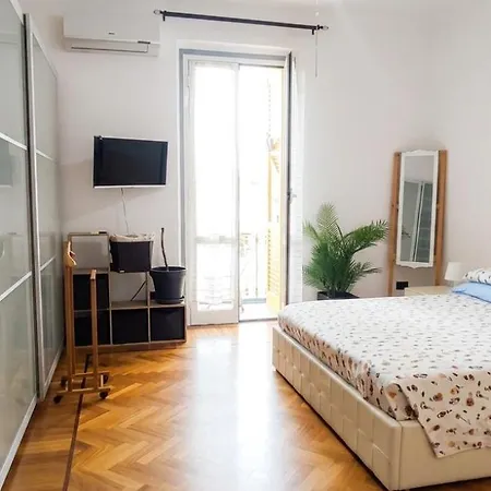 Apartamento Casa Vitto Spazioso Bilocale, Air Conditioning , Wi-fi, Near Train Station And Airport