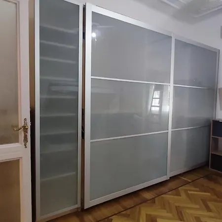 Casa Vitto Spazioso Bilocale, Air Conditioning , Wi-fi, Near Train Station And Airport *