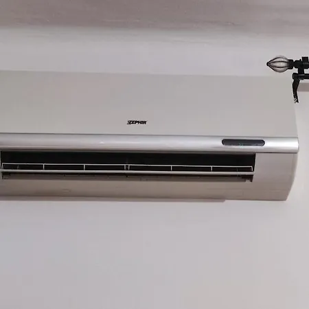 Casa Vitto Spazioso Bilocale, Air Conditioning , Wi-fi, Near Train Station And Airport *