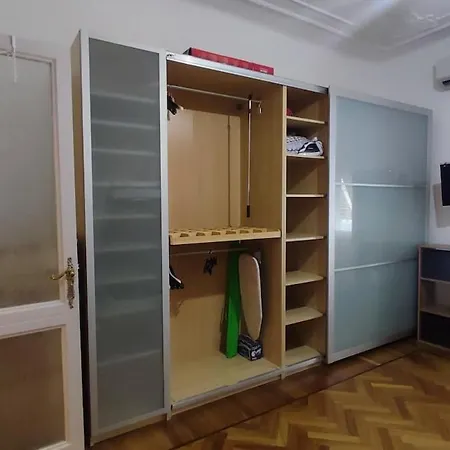 Casa Vitto Spazioso Bilocale, Air Conditioning , Wi-fi, Near Train Station And Airport Janov