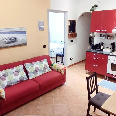 Casa Vitto Spazioso Bilocale, Air Conditioning , Wi-fi, Near Train Station And Airport