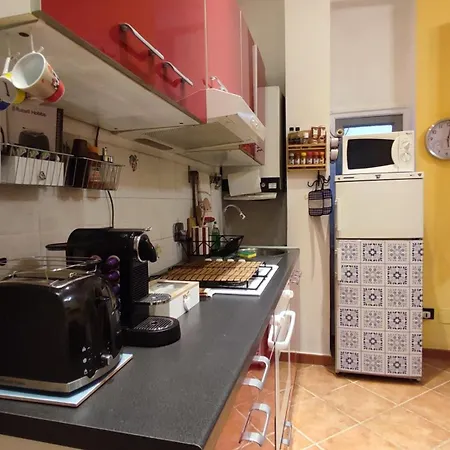 Casa Vitto Spazioso Bilocale, Air Conditioning , Wi-fi, Near Train Station And Airport * Génova