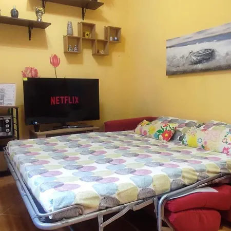 Casa Vitto Spazioso Bilocale, Air Conditioning , Wi-fi, Near Train Station And Airport * Janov