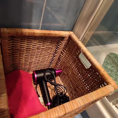 Apartamento Casa Vitto Spazioso Bilocale, Air Conditioning , Wi-fi, Near Train Station And Airport