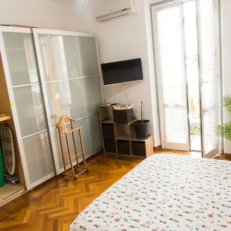 Casa Vitto Spazioso Bilocale, Air Conditioning , Wi-fi, Near Train Station And Airport Janov