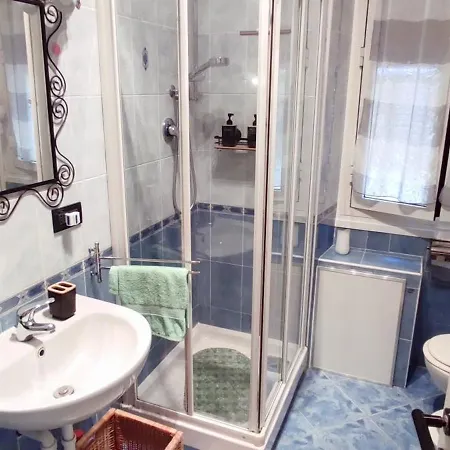 Apartamento Casa Vitto Spazioso Bilocale, Air Conditioning , Wi-fi, Near Train Station And Airport